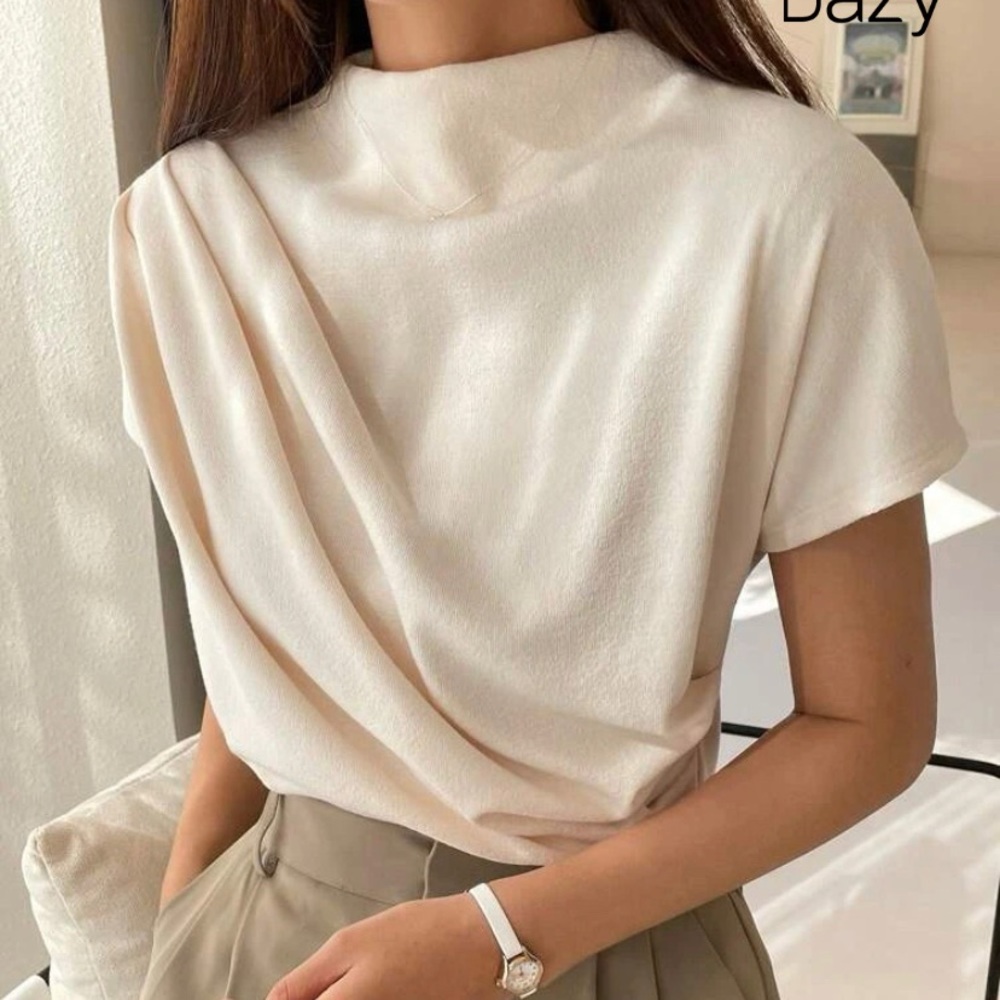 Solid Mock Neck Ruched Detailed Tee